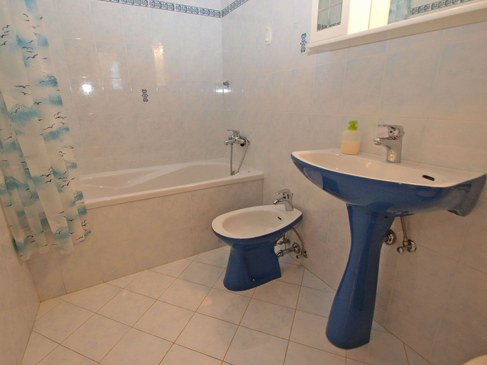 Bathroom 3, Apartment 979, Medulin