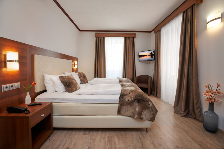 Bedroom 2, Hotel Meyerhof Lörrach, Lörrach