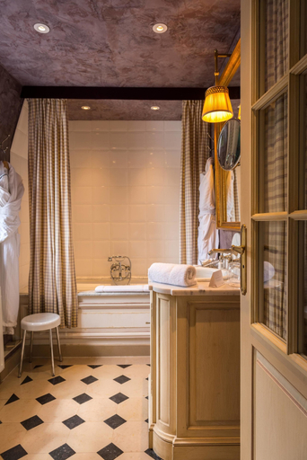 Bathroom 4, Château de Courcelles - Relais & Châteaux, Aisne