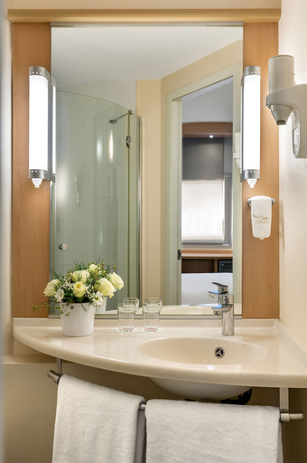 Bathroom 5, ibis Izmir Alsancak, Konak