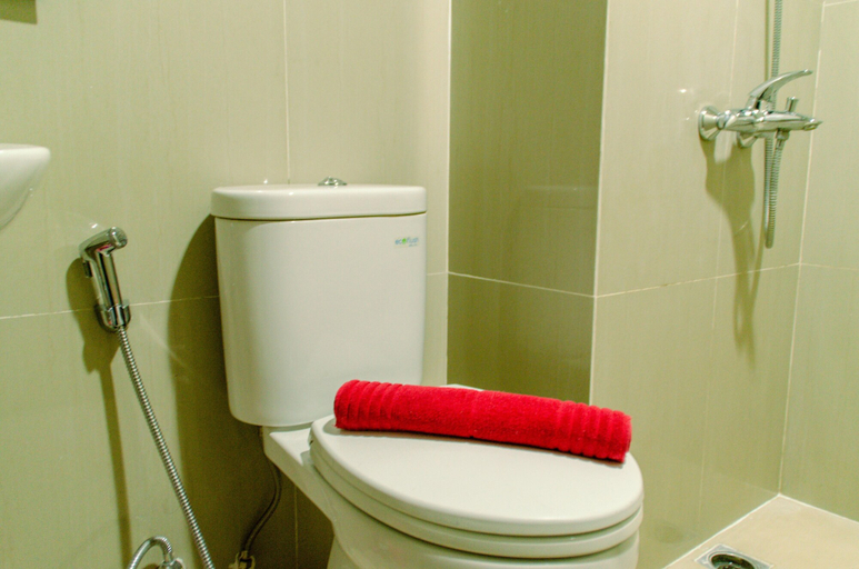 Bathroom 3, Elegant And Homey Studio At Paramount Skyline Apartment, Tangerang