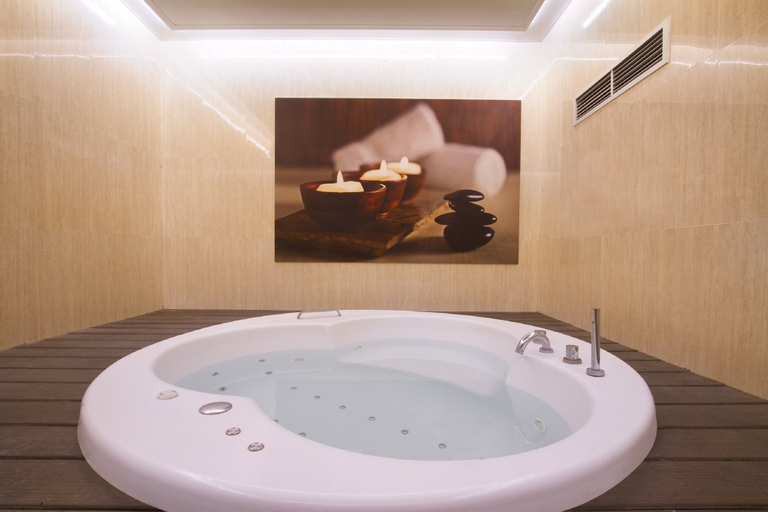 Bathroom 5, Hotel Garbi Millenni, Barcelona