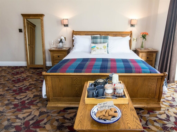 Bedroom 2, Three Horseshoes Inn, Dorset