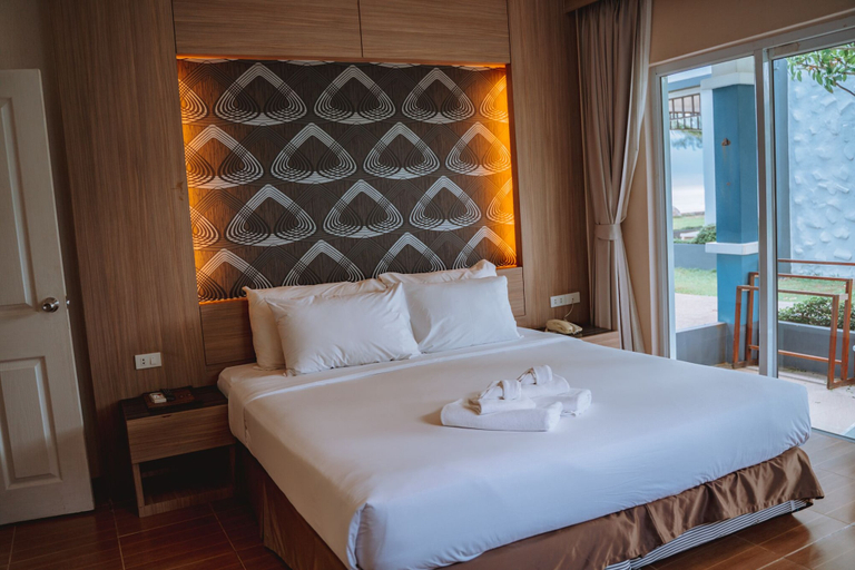 Bedroom 4, Chaolao Tosang Beach Hotel, Tha Mai