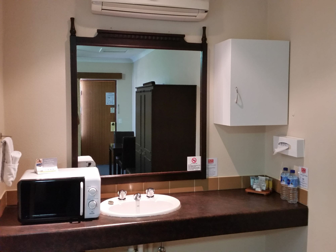 Bathroom 4, Hideaway Motor Inn Armidale, Armidale Dumaresq