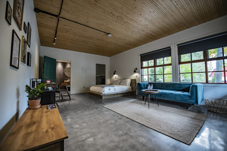Others 5, Lofts du Village, Les Collines-de-l'Outaouais