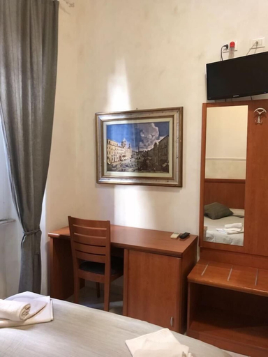Bedroom 4, Les Artes, Roma