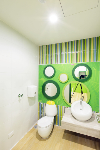 Bathroom 5, Ramada by Wyndham Phuket Deevana Patong - SHA Plus+, Pulau Phuket