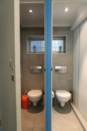 Bathroom 4, Atlantic Point Backpackers, City of Cape Town