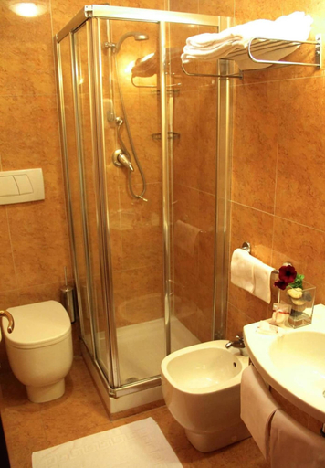 Bathroom 4, Hotel Novecento, Roma