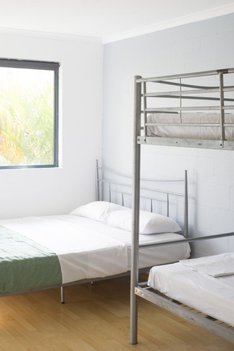 Bedroom 5, Mooloolaba Backpackers, Maroochy - Mooloolaba