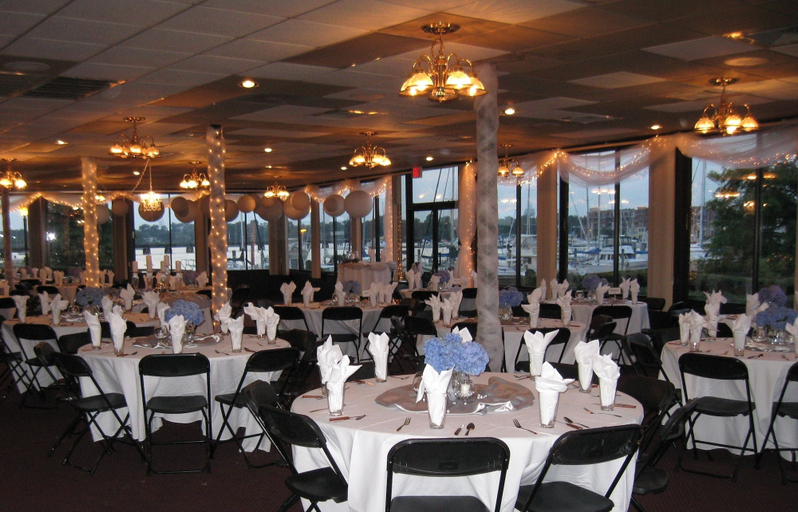 Food & Drinks 5, BridgePointe Hotel & Marina, Craven
