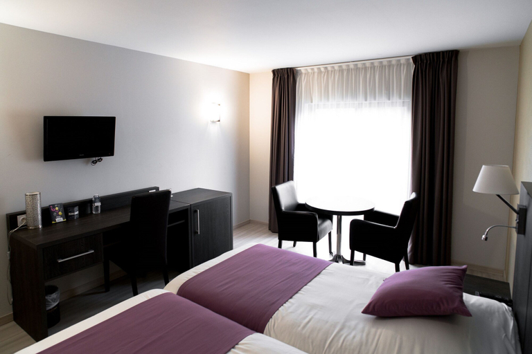 Bedroom 4, Hôtel Ariane, Bouches-du-Rhône