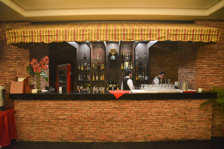 Food & Drinks 15