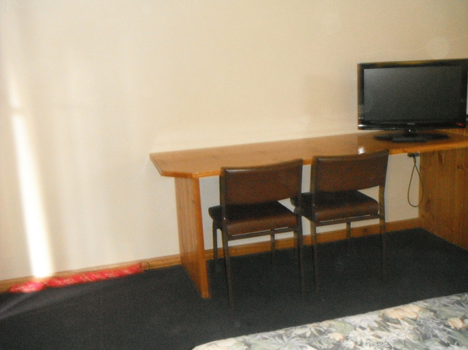 Bedroom 2, Cooma Country Club Motor Inn, Cooma-Monaro