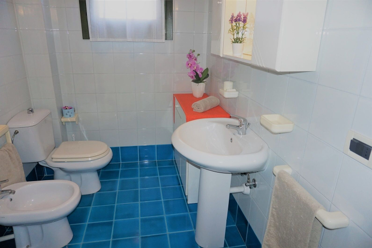 Bathroom 3, Residence Lampara, Olbia-Tempio