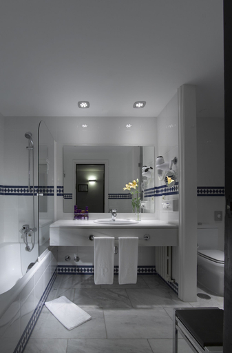 Bathroom 5, Parador de Carmona, Sevilla