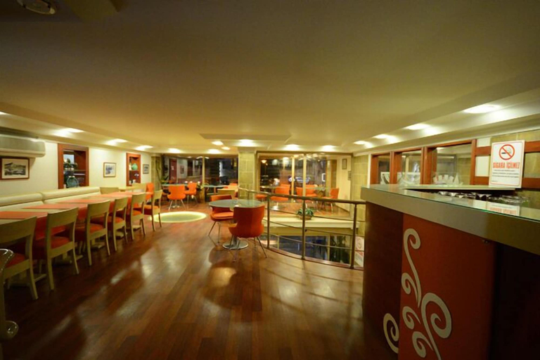 Food & Drinks 5, Anzac Hotel, Merkez