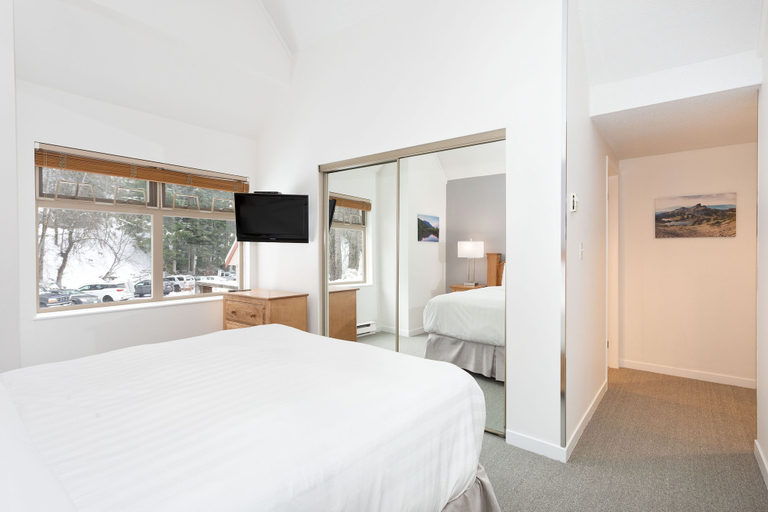 Bedroom 3, Lake Placid Lodge by Whiski Jack, Squamish-Lillooet