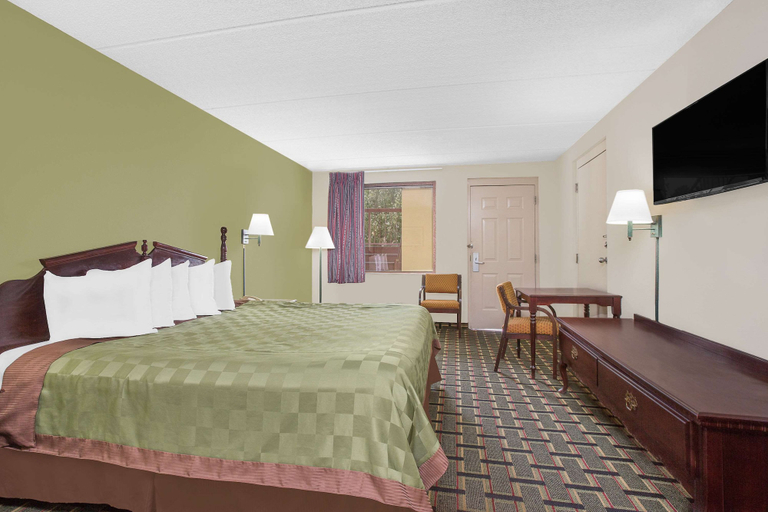 Bedroom 3, Days Inn by Wyndham Eufaula AL, Barbour