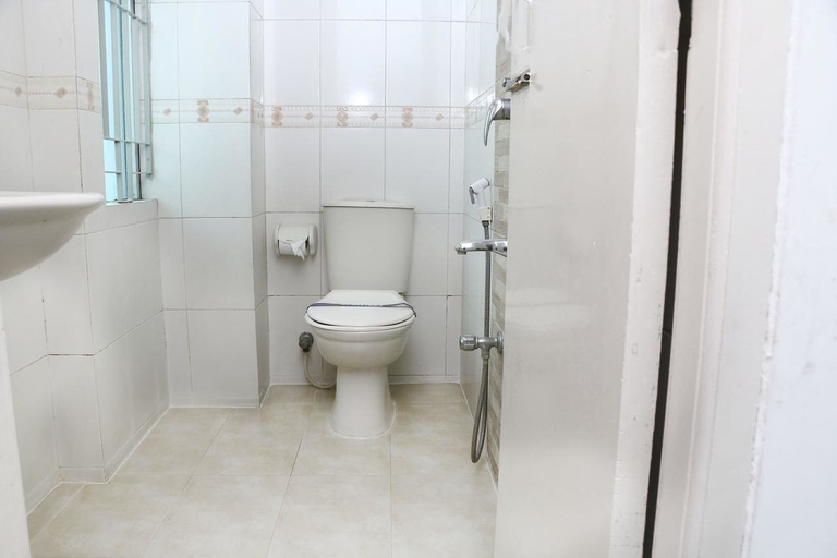 Bathroom 3, The Alina Hotel & Suites, Chittagong