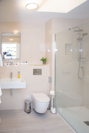 Bathroom 4, The Garrandarragh Inn