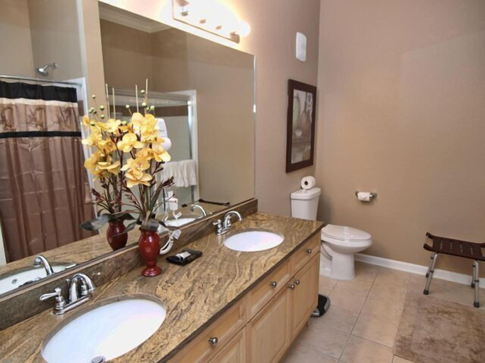 Bathroom 4, Kumar's Kastle, Polk