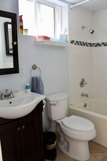 Bathroom 4, Sweet Dreams B&B, Los Angeles