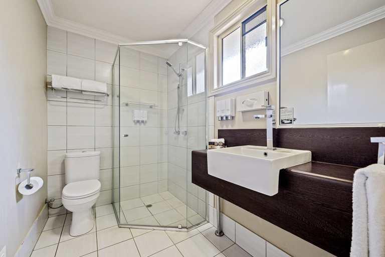 Bathroom 5, Ambassador on Ruthven, Toowoomba - North-West