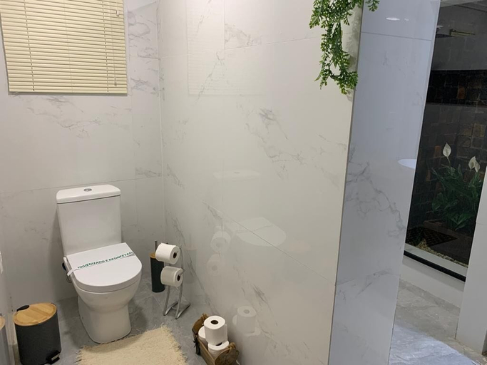 Bathroom 4, Fazenda Evaristo, Rio Negrinho