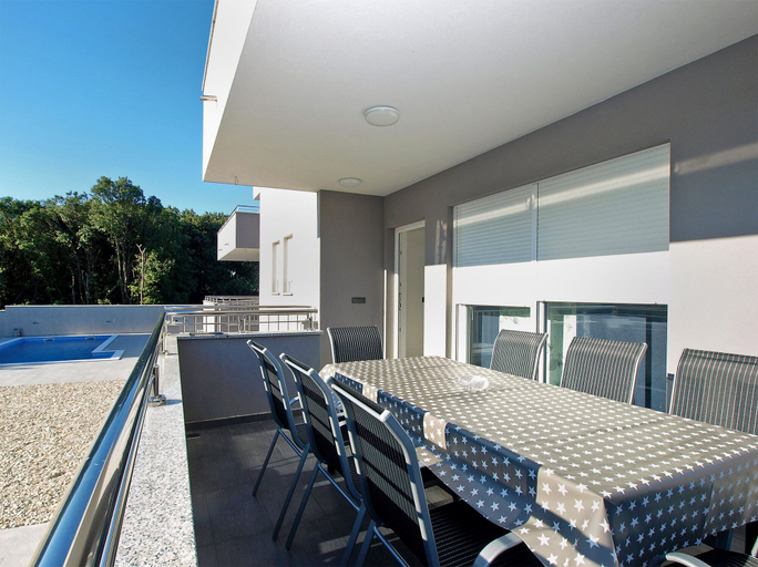 Others 5, House 1939, Pula