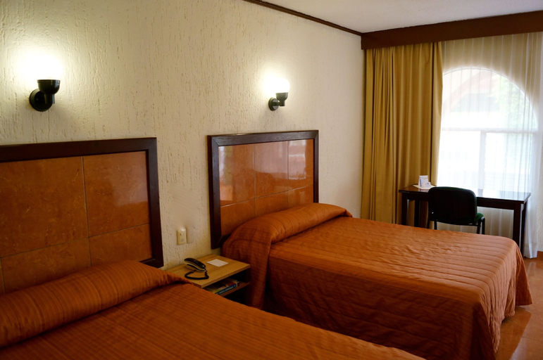 Bedroom 2, Hotel & Suites Villa del Sol, Morelia