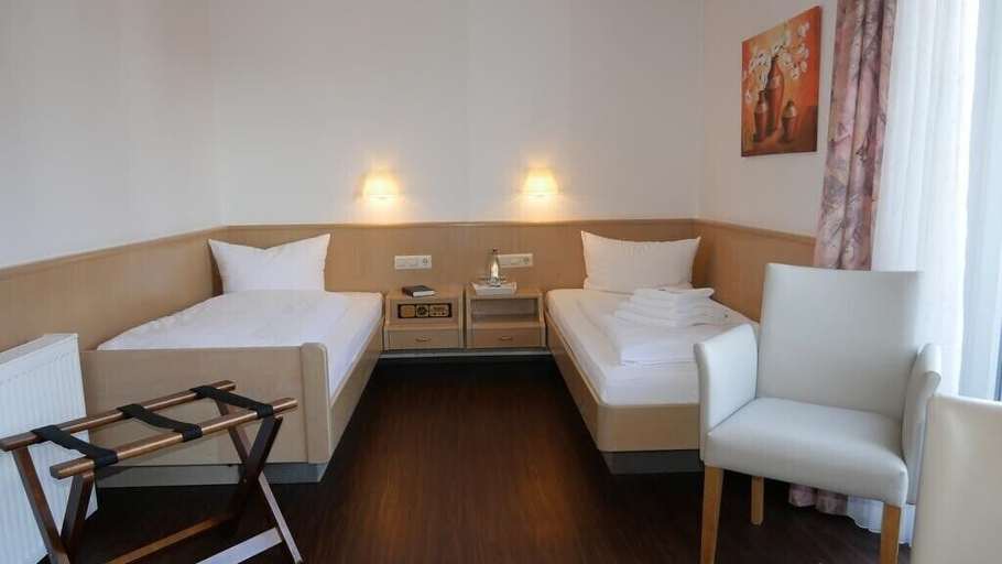 Bedroom 4, Hotel Garni Alte Post, Lörrach