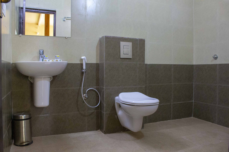 Bathroom 4, Mookanana Resort, Hassan