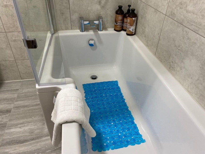 Bathroom 2, Washington's Hidden Gem Amethyst 3 Bedroom House s, Sunderland