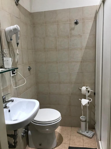 Bathroom 5, Les Artes, Roma