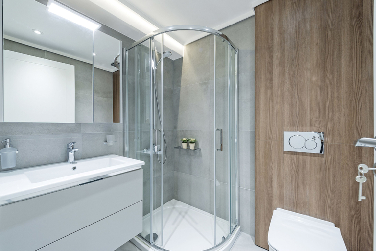 Bathroom 4, Imperial XIII, London