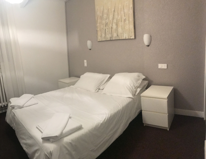 Bedroom 2, Auberge de la Croix Blanche, Loiret