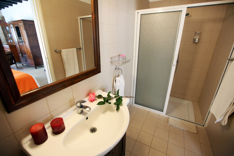 Bathroom 5, Leonidas Village Houses