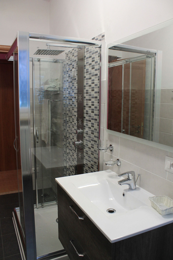 Bathroom 3, Albergo Paradiso, Varese