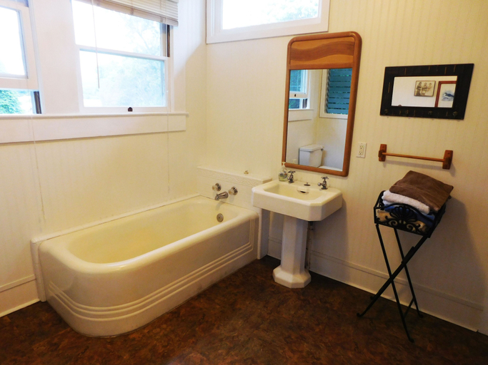 Bathroom 3, Pahala Plantation Cottages, Hawaii