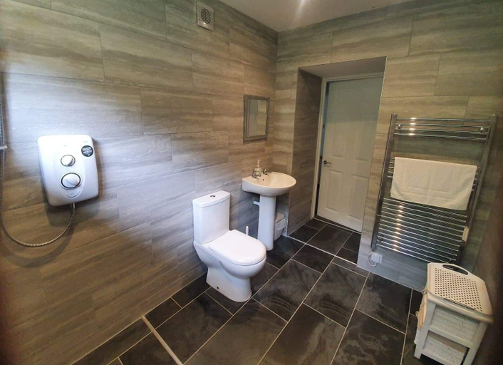 Bathroom 3, Rosecraddoc Manor Self Catering Holidays, Cornwall