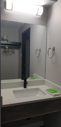 Bathroom 4, Frontier Hotel, Division No. 7