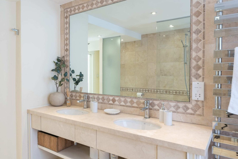 Bathroom 3, Elegant 3 Bedroom Home Located in South Kensington, London