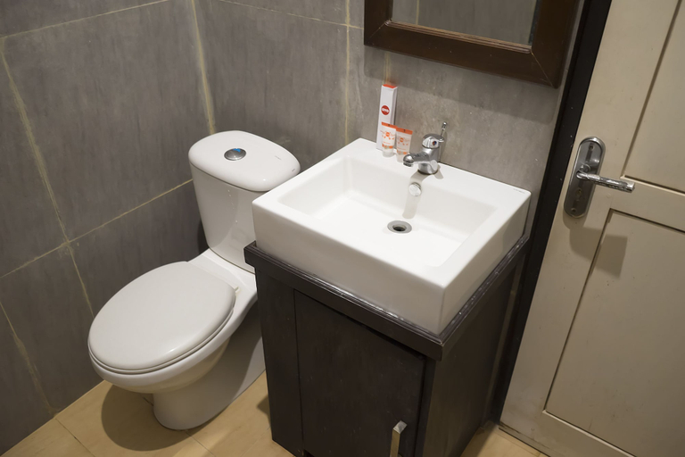 Bathroom 3, OYO 1283 Guest House Loemajan, Jambi