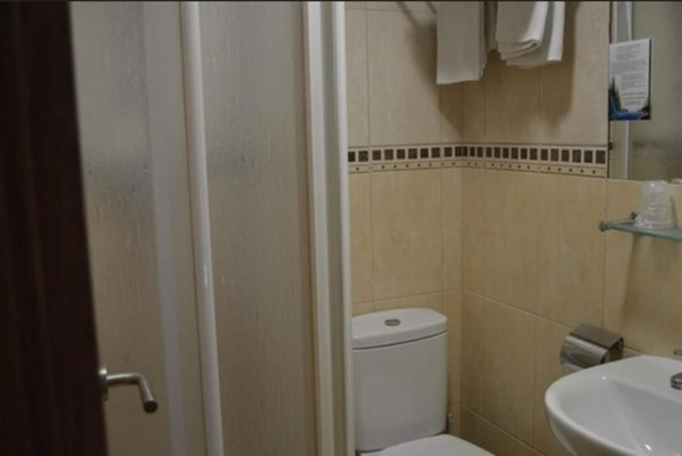 Bathroom 5, Hotel Ciutadella, Girona