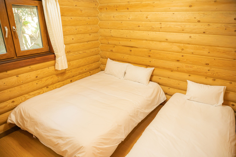 Bedroom 2, Jeju Jungmun Log Pension & Resort, Seogwipo