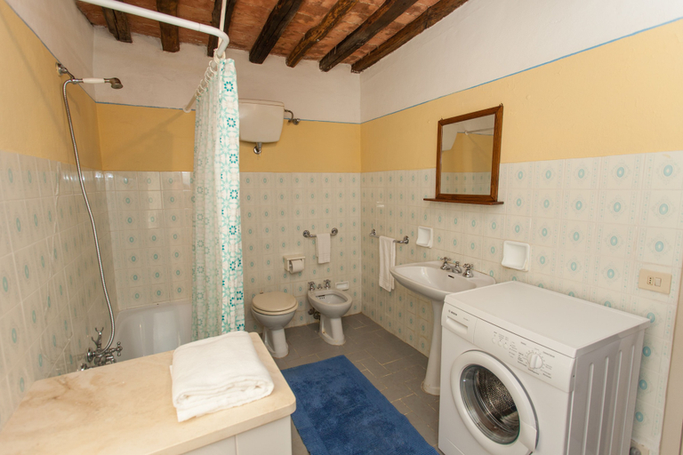 Bathroom 4, Tenuta di Spannocchia, Siena