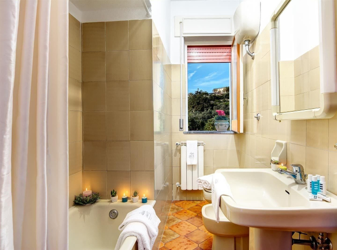 Bathroom, Villa Serena, Napoli