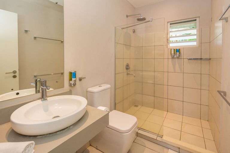 Bathroom 4, Mon Choisy Beach R.